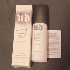 Urban Decay De-slick Makeup Setting Spray 4 fl oz